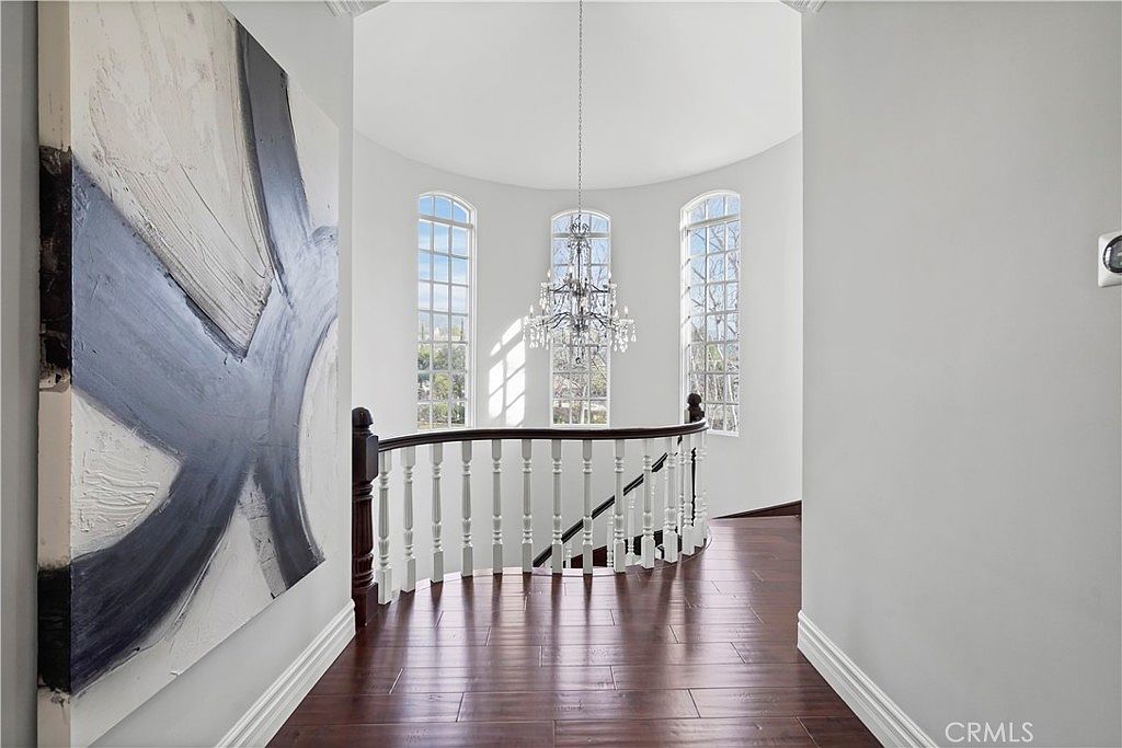 Upper landing above the foyer at 22510 La Quilla Dr, Chatsworth