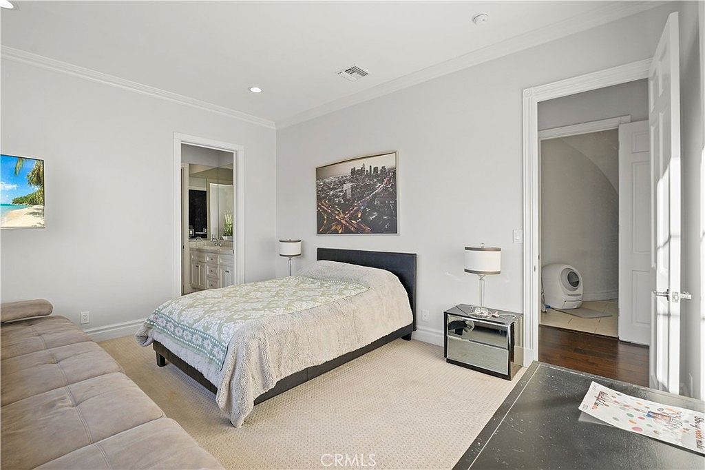 Guest bedroom with en-suite access at 22510 La Quilla Dr, Chatsworth